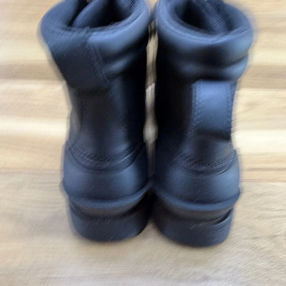 UGG Youth Big Boys Boots Size 7.5 Gaston Mid Duck Waterproof‎ Lace Up
